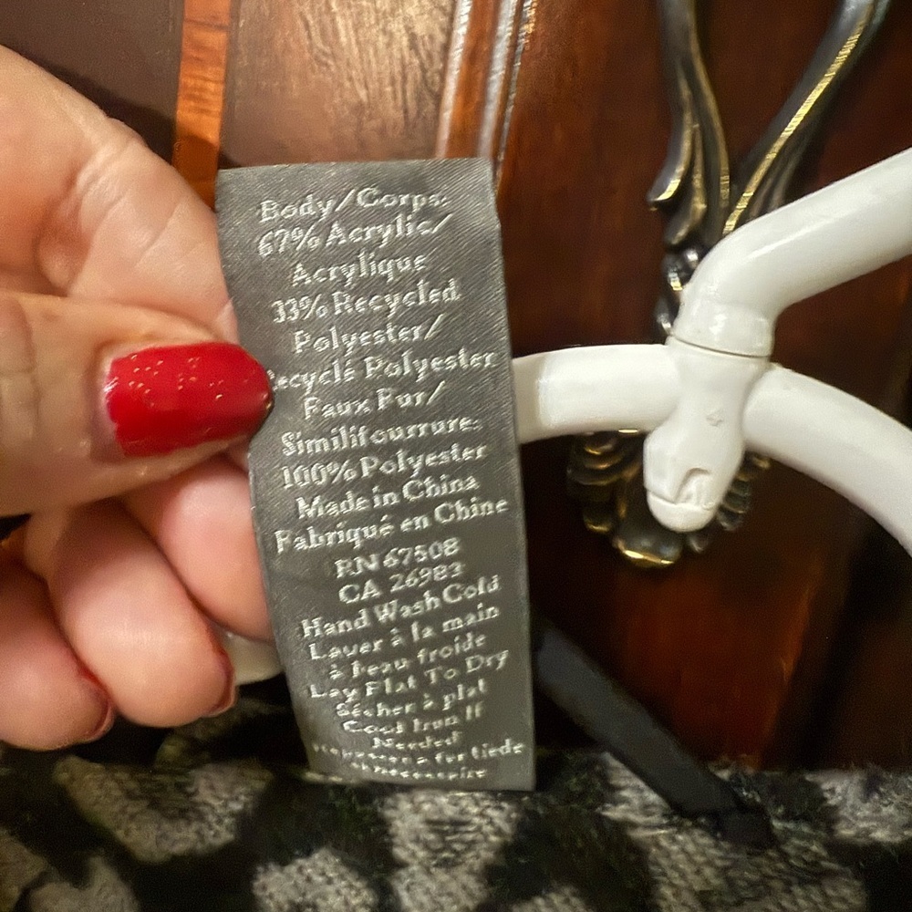 Vince Camuto Gray Leopard Print Poncho with Black Trim - Picture 5 of 5